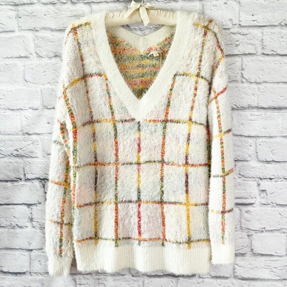 Hem & Thread Fuzzy V-Neck Ivory Check Sweater | Women's Size Small | NWT - Picture 3 of 7